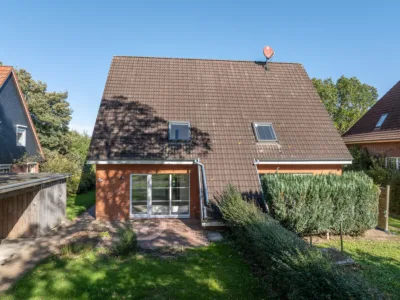 Zwei Haushälften, viele Möglichkeiten in Ahrensbök / Siblin, 23623 Ahrensbök / Siblin, Zweifamilienhaus