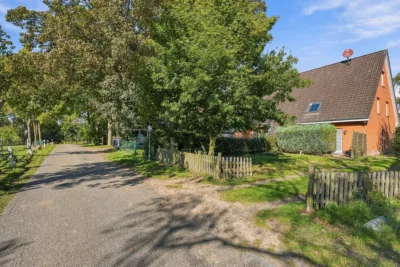 Straße vor dem Doppelhaus