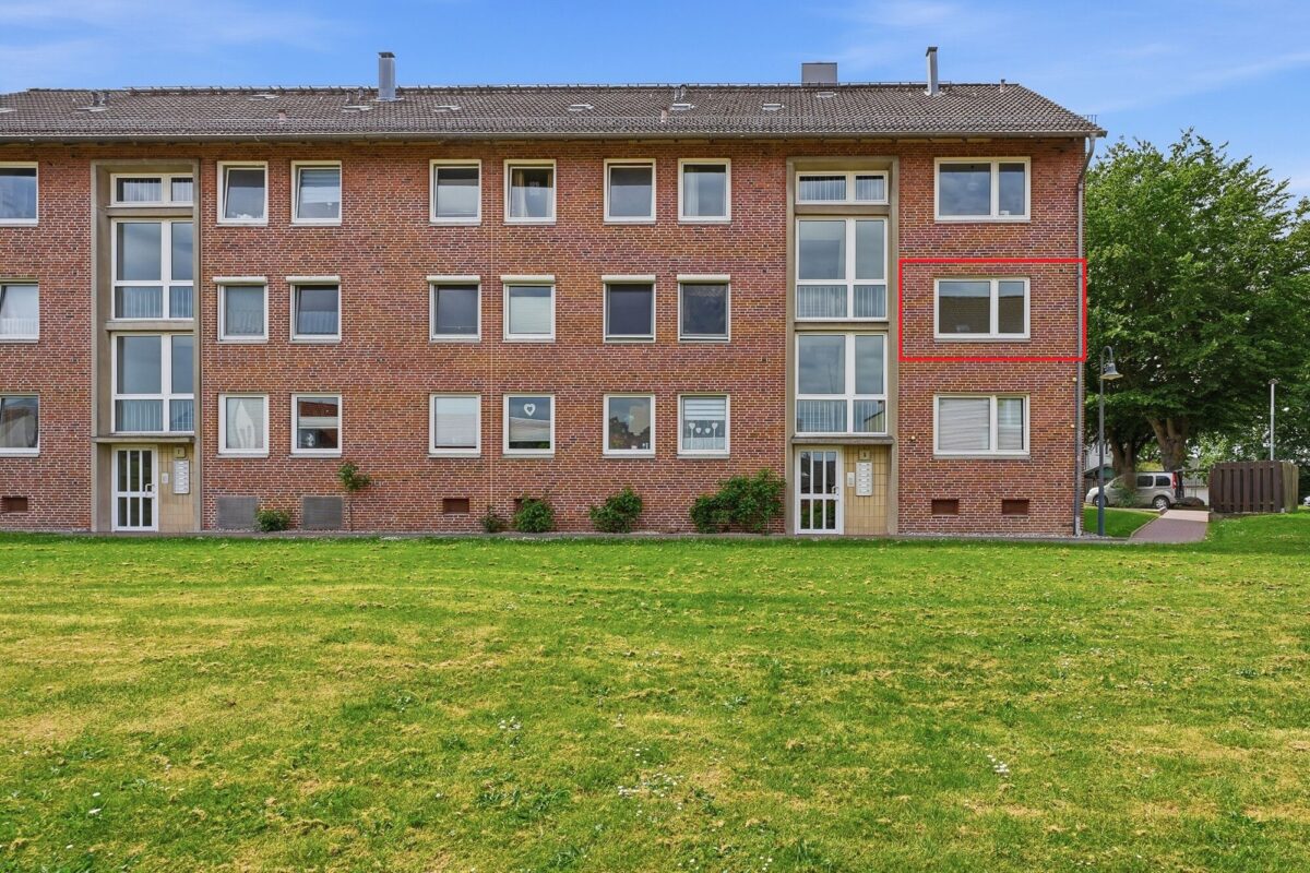 Blick auf das Mehrfamilienhaus