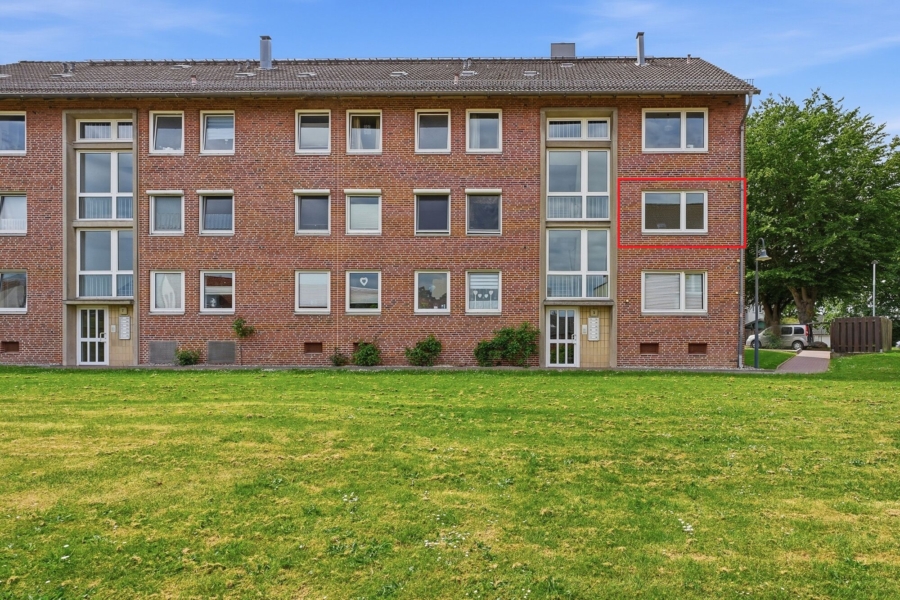 Blick auf das Mehrfamilienhaus