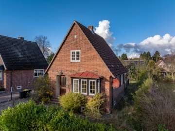 Kleines Wohnhaus auf sonnigem Grundstück in Eutin, 23701 Eutin, Einfamilienhaus