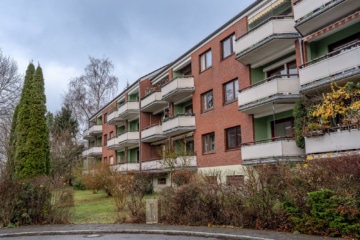 Hausansicht von der Saatziger Straße - 2-Zimmer-Eigentumswohnung inkl. Loggia und Tiefgaragenstellplatz in Eutin