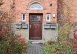 Helle 5-Zimmer-Altbauwohnung in Eutin zu mieten - zentrumsnah - Hauseingang