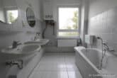 Helle 5-Zimmer-Altbauwohnung in Eutin zu mieten - zentrumsnah - Badezimmer