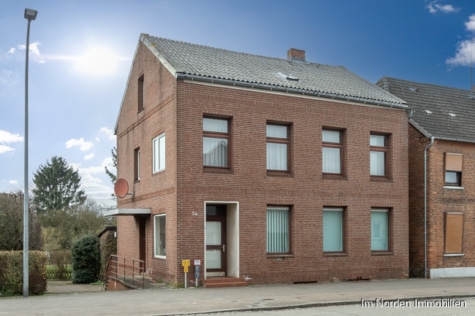 Sanierungsbedürftiges Wohnhaus mit Gewerbefläche in Eutin, 23701 Eutin, Zweifamilienhaus