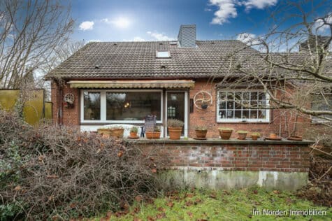 Sanierungsbedürftiges Einfamilienhaus auf großem Grundstück, 24558 Henstedt-Ulzburg, Einfamilienhaus