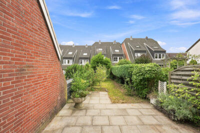 Terasse mit Blick in den Garten