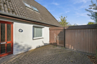 Hauseingang mit Garage