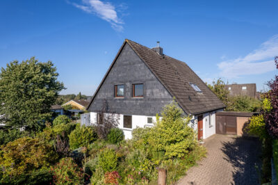 Einfamilienhaus zum Modernisieren auf herrlichem Grundstück mit Weitblick, 23701 Eutin, Einfamilienhaus