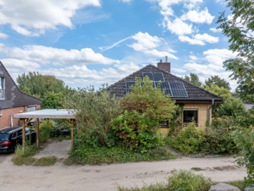 Blick von der Straße - Gepflegtes Einfamilienhaus in zentrumsnaher Lage