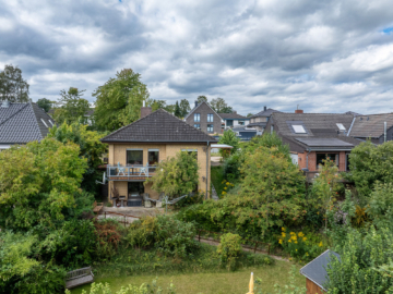Haus von der Gartenseite - Gepflegtes Einfamilienhaus in zentrumsnaher Lage