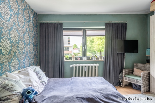 Für Kapitalanleger: gut vermietete Eigentumswohnung in der Hansestadt Lübeck - Schlafzimmer