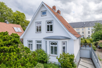 Stilvolles Stadthaus mit Geschichte und Potenzial, 23701 Eutin, Einfamilienhaus