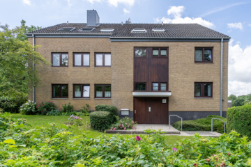 Hausansicht von vorne - Freie 3-Zimmer-Eigentumswohnung mit Loggia und Garage in Eutin