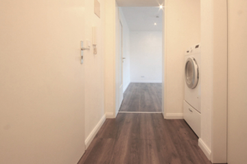 Flurbereich mit Blick in den Wohnbereich - 1-Zimmer-Wohnung mit Balkon in guter Lage von Eutin zu mieten