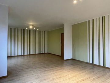 Wohn- und Esszimmer - Doppelhaushälfte mit Garten und Garage in Ascheberg / Holstein zu mieten