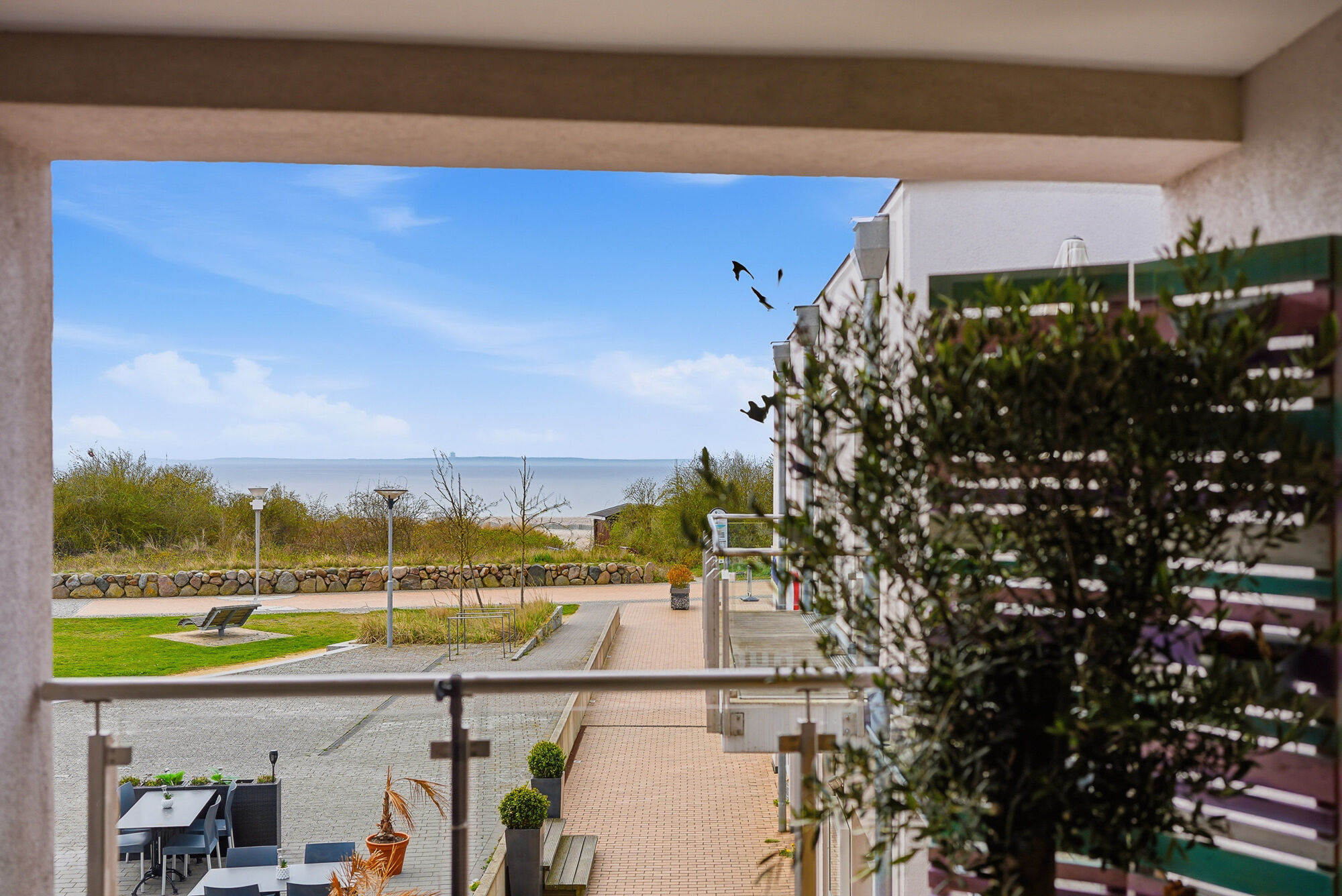 Blick von der Loggia - Aussergewöhnliche Maisonette-Wohnung in erster Strandreihe – ca. 158 m² Wohn- & Nutzfläche mit Ostseeblick