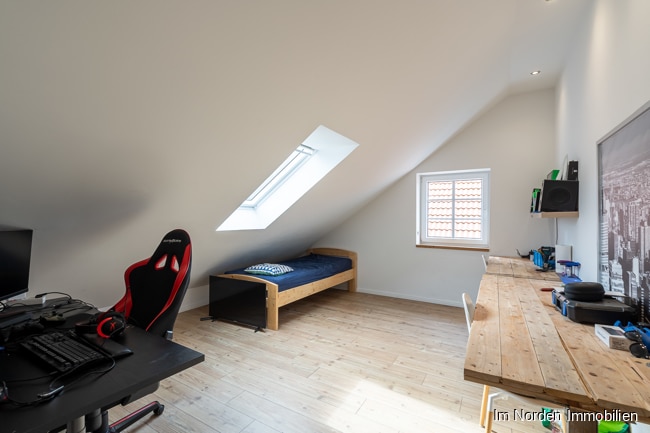 Attraktives Einfamilienhaus in Neversfelde in der Holsteinischen Schweiz - Zimmer ca. 14,8 m² im Dachgeschoss