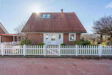 Eingang, Vorgarten - Großzügiges Einfamilienhaus mit Gartenidylle und Strandnähe im Ostseebad Kellenhusen