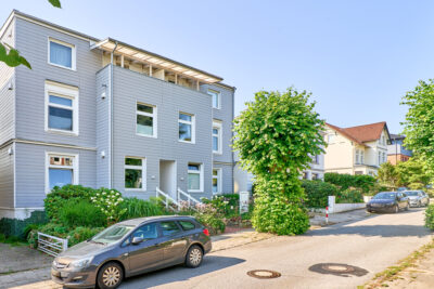 Straßenansicht Links