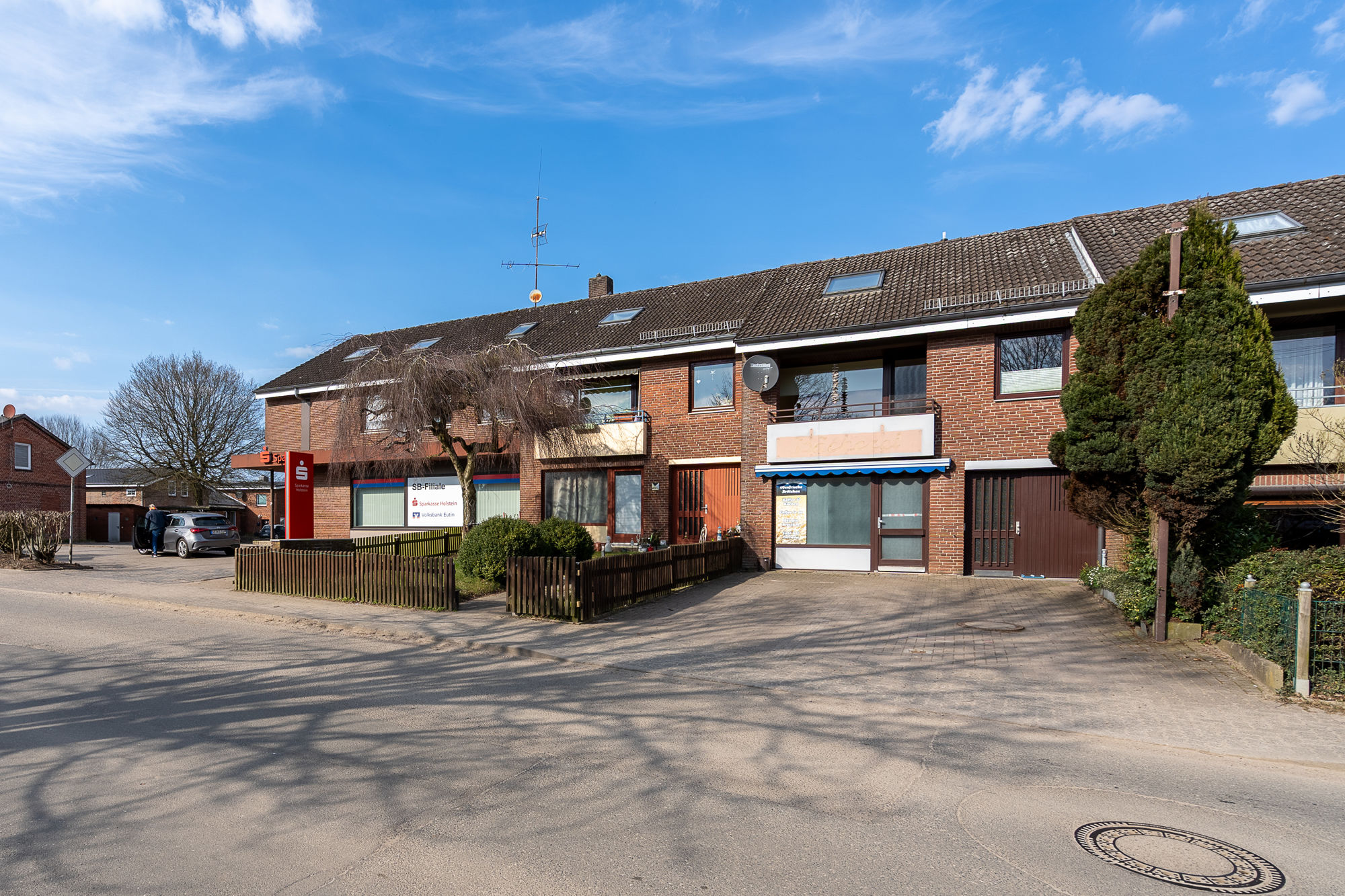 Hauszeile - Reihenmittelhaus mit Gewerbeeinheit in Hutzfeld