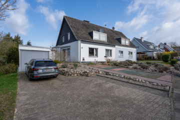 Ansprechende Doppelhaushälfte, aufgeteilt in zwei Wohneinheiten und in beliebter Lage von Eutin, 23701 Eutin, Doppelhaushälfte