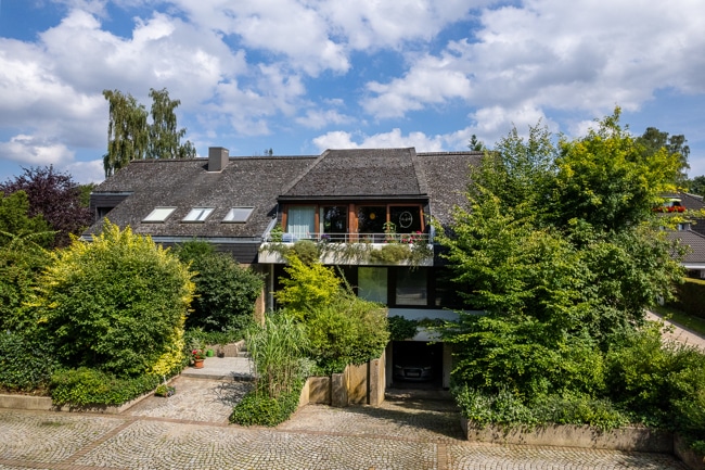 Strassenansicht - Zweifamilienhaus mit Büroräumen