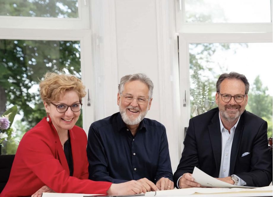 Wir von im Norden an der Uferpromenade.